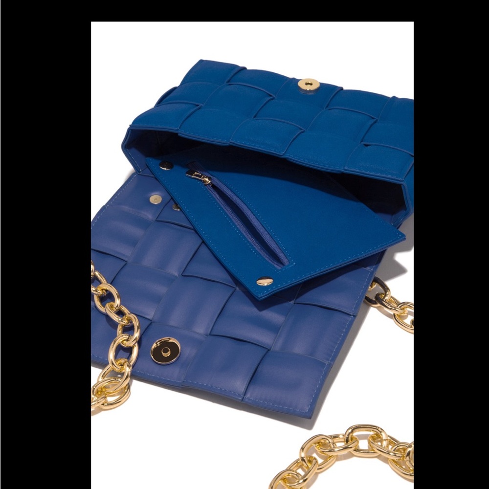 NWT✨ Blue Bag with Gold Chain - Picture 6 of 11